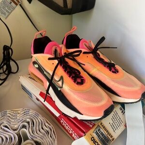 Nike Women's Sneakers in Pink and Black